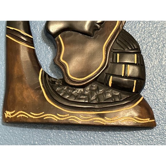 Wooden Plaque of Map of Africa with the face of an African woman under a palm - Picture 5 of 5